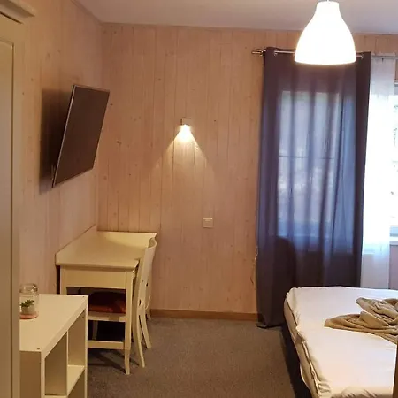 żółty Domek *