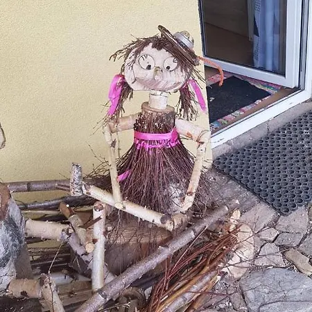 żółty Domek Pensjonat *